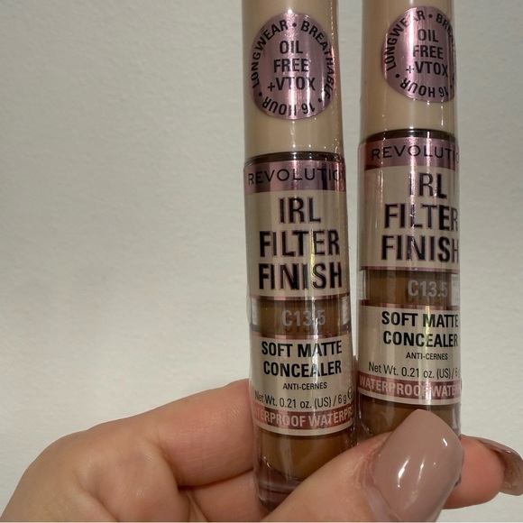 Makeup Revolution IRL Filter Finish Soft Matte Waterproof Concealer C13.5 - Picture 2 of 6